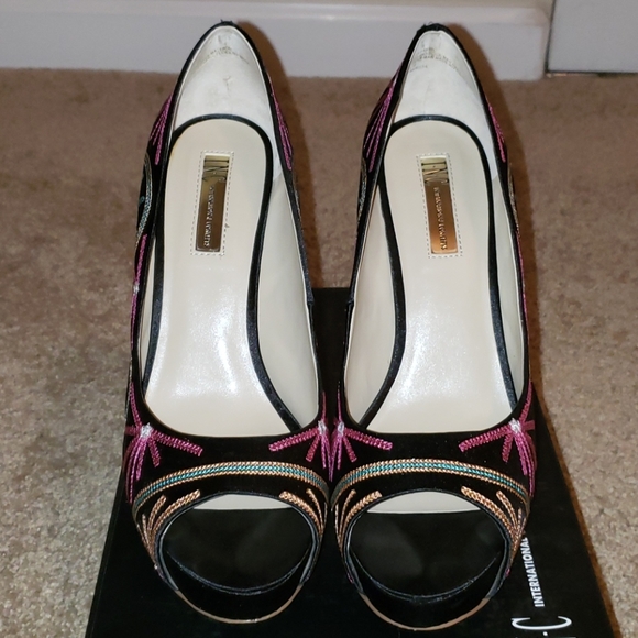 INC International Concepts Peep Toe Pumps Size 9. - Picture 4 of 4